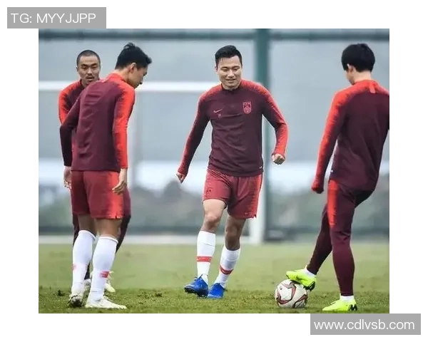 深圳足球队灵活性引发热议球迷对战术调整和球员表现看法不一